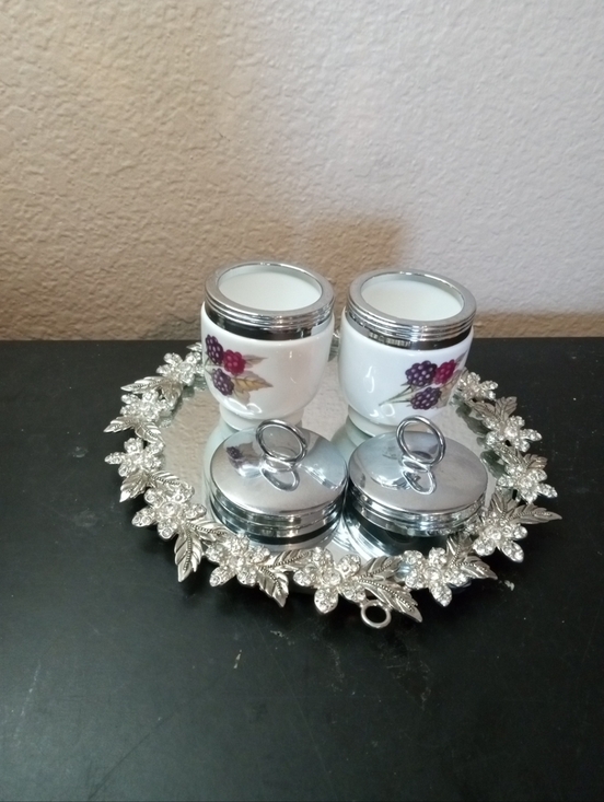 Royal Worcester White Ceramic Shakers with Purple Berry Design - Picture 3 of 5